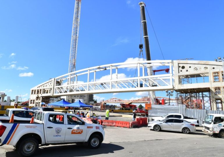 Reabre el kilómetro 9 de la Carretera Duarte tras instalación de puente peatonal