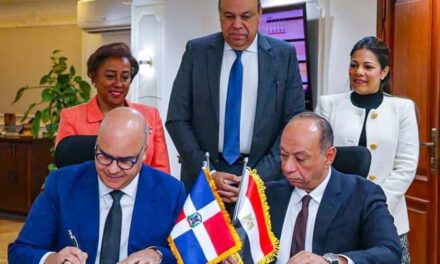 República Dominicana y Egipto firman acuerdo para robustecer la capacitación en aviación civil