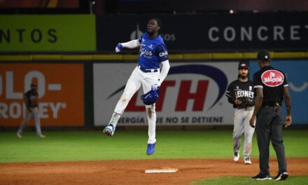 Jonrón de Ronny Mauricio deja tendidos a los Leones y da triunfo 6-5 al Licey