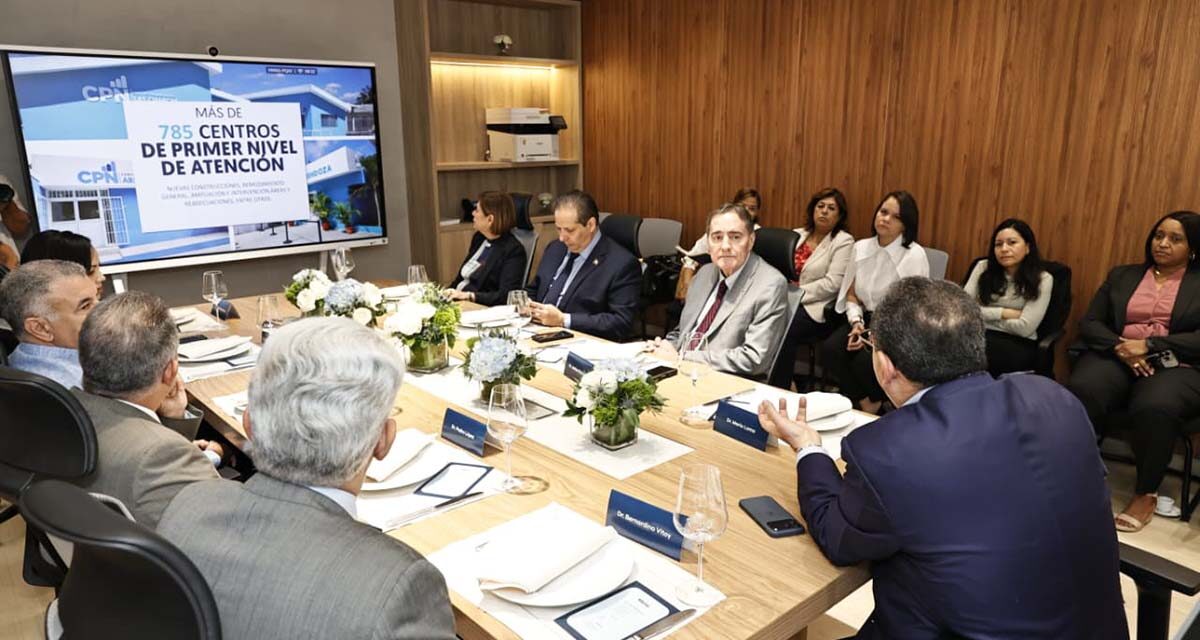 Servicio Nacional de Salud recibe al director de la OPS-OMS, para conocer avances en los servicios de vigor pública