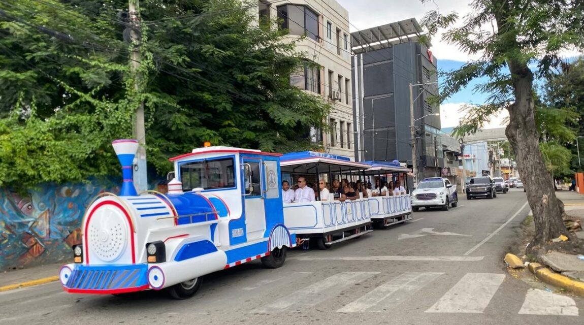 Tren Turístico de Santiago celebra exitoso tirada navideño