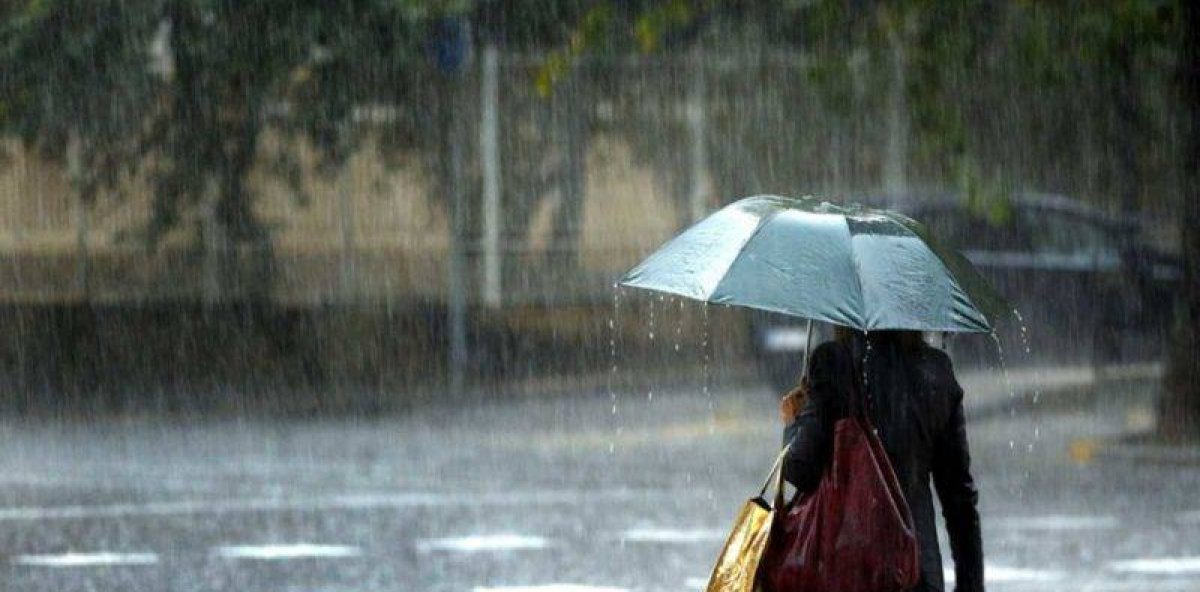 Una vaguada trae aguaceros; las temperaturas bajarán aún más.