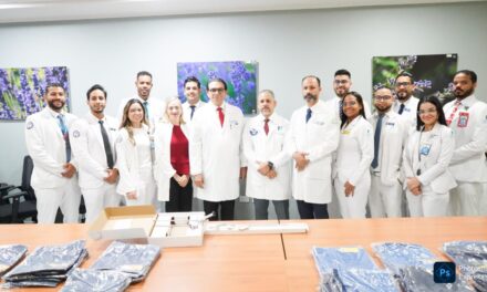 Senador Daniel Rivera fortalece el servicio de Urología del Hospital Cabral y Báez con la entrega de un nefroscopio y uniformes quirúrgicos