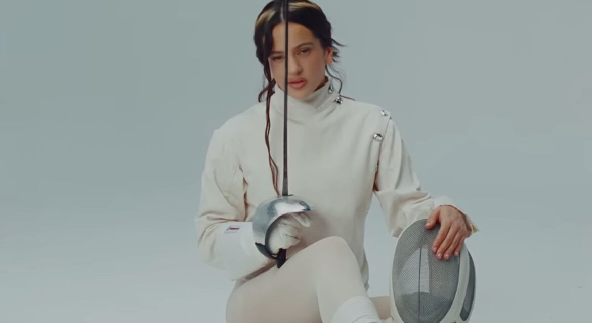 La cantante Rosalía, estrena video de “La Perla”