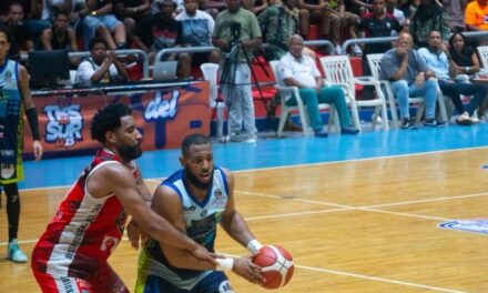 Pueblo Nuevo y Lobos de Canastica se imponen en dramática recorrido semifinal del Torneo de Baloncesto Superior de San Cristóbal