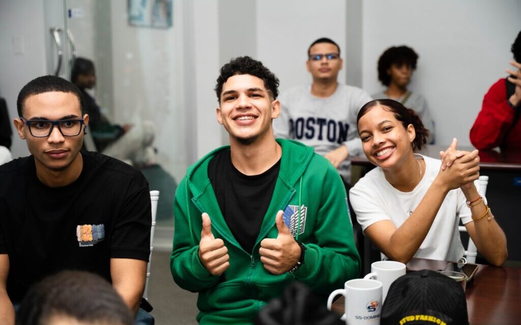 Atletas imparten charla “Activa tu Espíritu Olímpico”