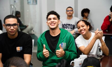 Atletas imparten charla “Activa tu Espíritu Olímpico”