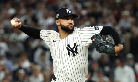 Mets fortalecen su bullpen al pactar por tres abriles con el relevista Devin Williams