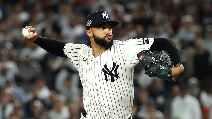 Mets fortalecen su bullpen al pactar por tres abriles con el relevista Devin Williams
