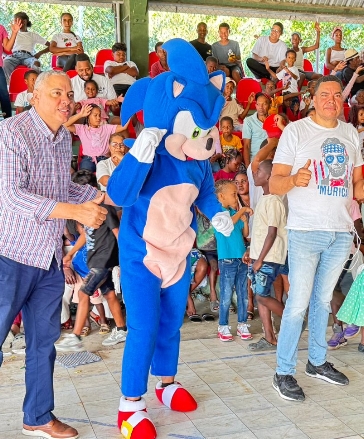 La Fundación “ Hermanos Gómez” lleva felicidad a Bánica