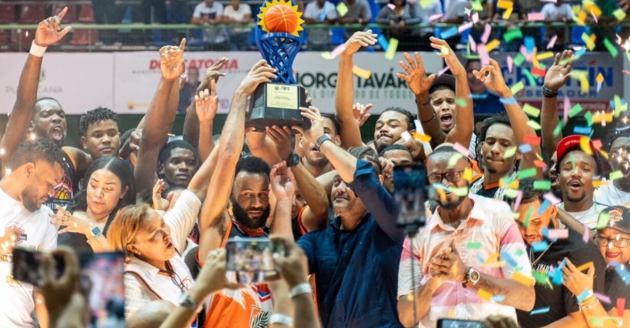 Club Antonio Guzmán campeón basket Higüey