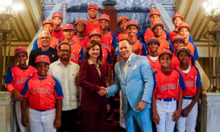 Vice Peña recibe en Palacio jugadores de unión La Javilla