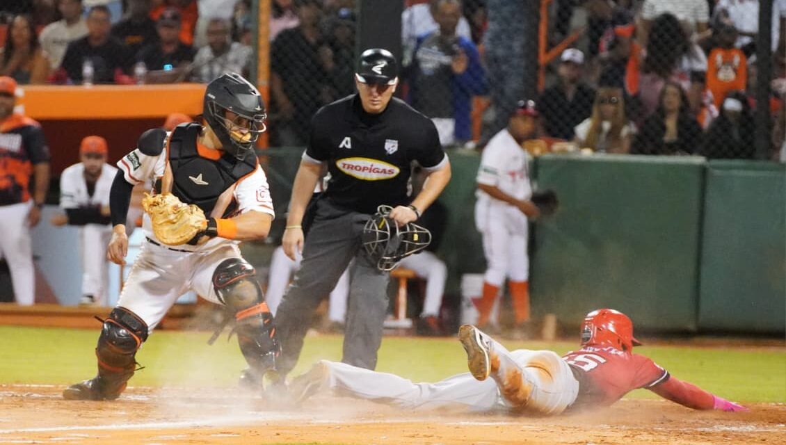 Leones vencen a los Toros 4-3 en 11 entradas y se colocan a un triunfo de repetir título de campeones