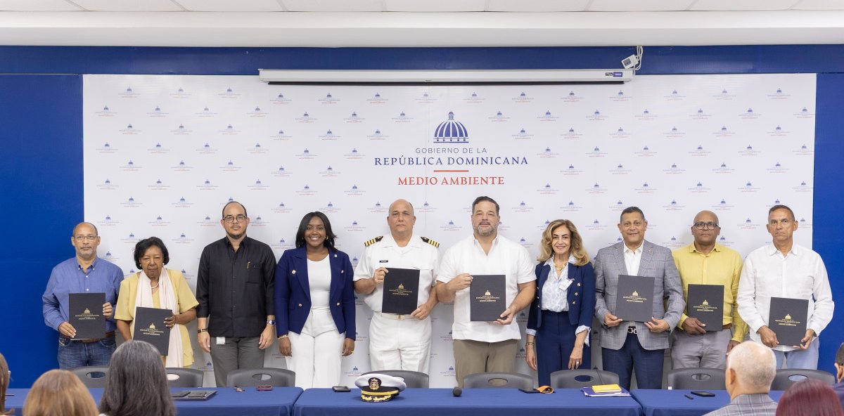 Ecosistemas marinos Ministerio de Medio Ambiente abre temporada de avistamiento de ballenas jorobadas 2026