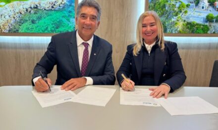 ADOPETUR y OPETUR firman acuerdo de cooperación turística en FITUR 2026