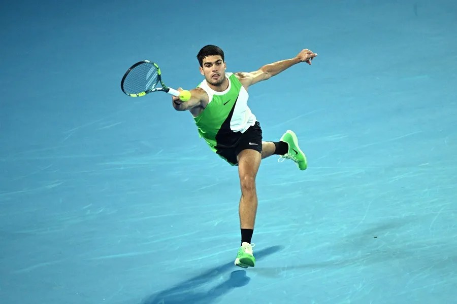 Alcaraz avanza con paso firme en presencia de Walton y se instala en la segunda ronda del Abierto de Australia