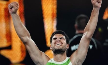 Alcaraz arrasa a De Miñaur Abierto de Australia