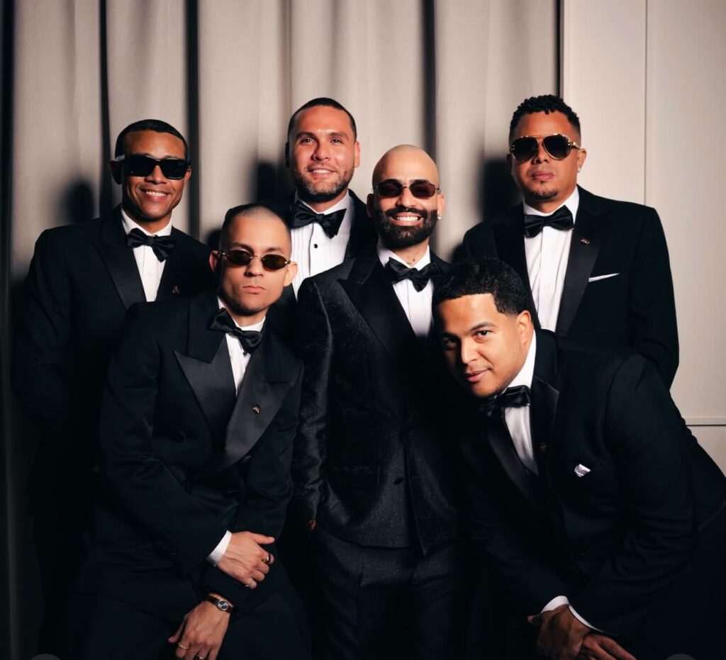 Arcángel celebra 20 años de carrera rodeado de grandes figuras de la música - Noticias de hoy en República Dominicana | último minuto