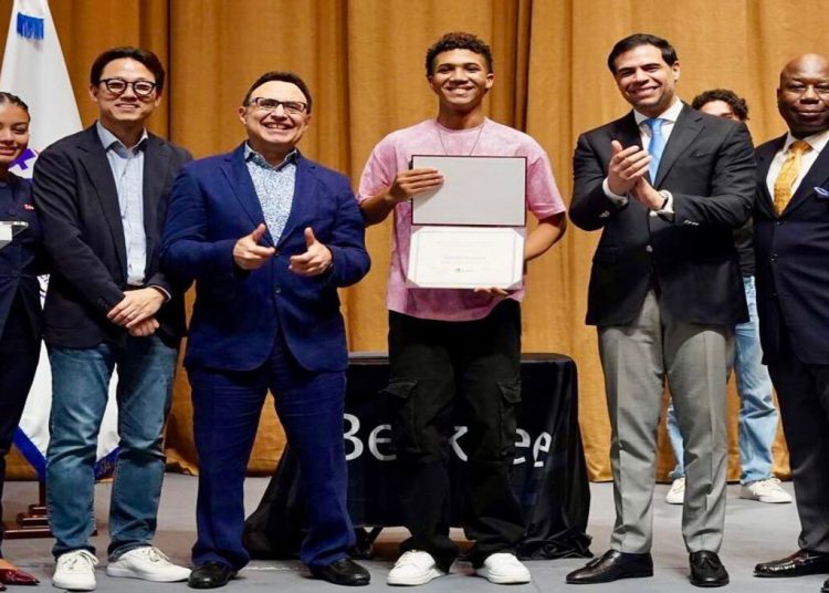 Berklee en Santo Domingo 2026 concluye con 43 becas entregadas