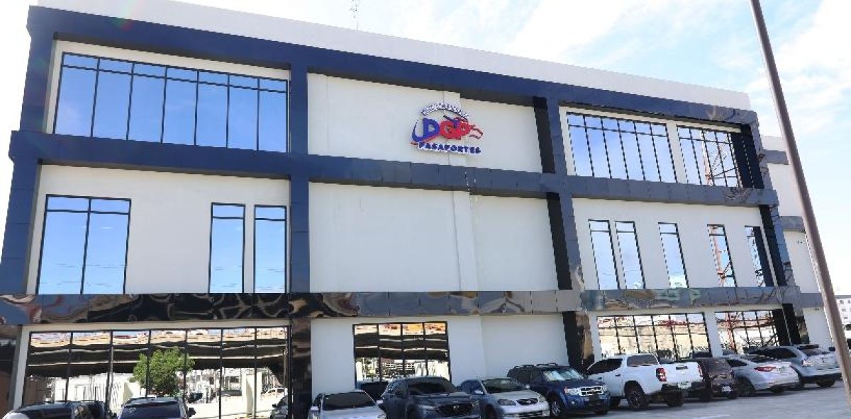 Cientos piden cita para pasaportes electrónicos