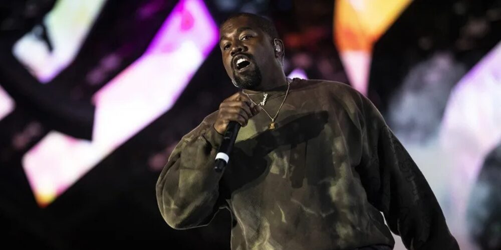 El rapero Ye se disculpa por comentarios antisemitas