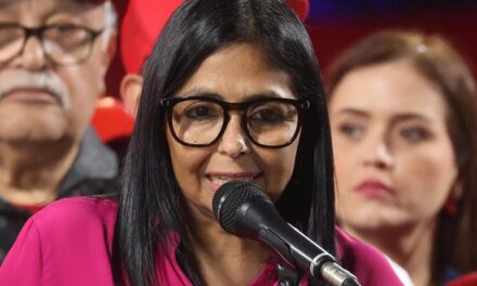 Delcy Rodríguez sostiene conversaciones con Trump para alzar restricciones de vuelos en Venezuela