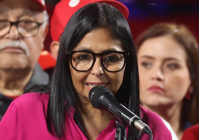 Delcy Rodríguez sostiene conversaciones con Trump para alzar restricciones de vuelos en Venezuela