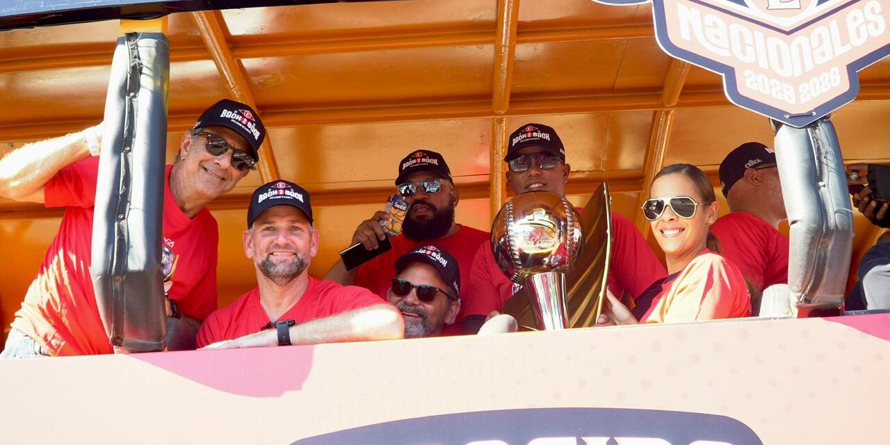 Escogido celebra la corona 18 con caravana por Santo Domingo | De Posterior Minuto
