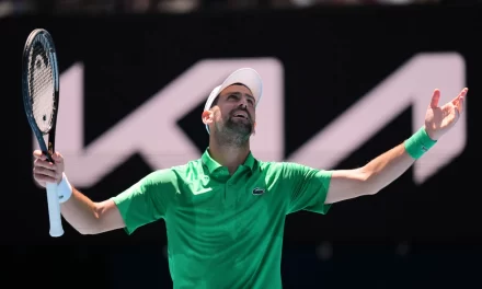 Djokovic a una trofeo de 400 en Grand Slam; Wawrinka hace historia