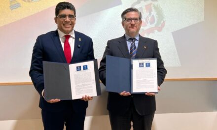 El corregidor Dío Astacio firma convenio de colaboración con Spain Business School
