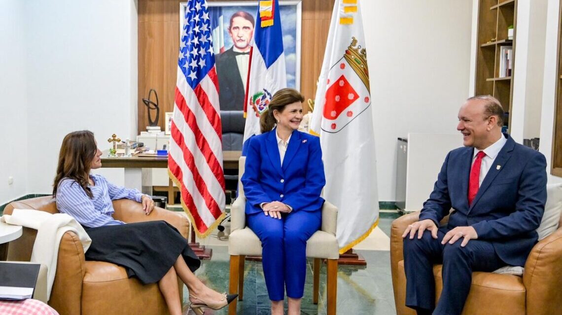 Embajador y vicepresidente de Estados Unidos visitan corregidor de Santiago de los Caballeros