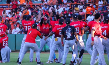 Leones del Escogido quedan a un paso del bicampeonato tras vencer a los Toros