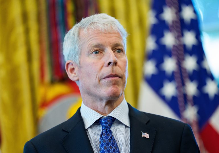Estados Unidos controlará las ventas de petróleo de Venezuela indefinidamente, dice el Secretario de Energía