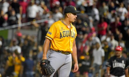 De la Cruz domina y la ataque rebate: Águilas cortan invicto de los Leones con triunfo 4-1
