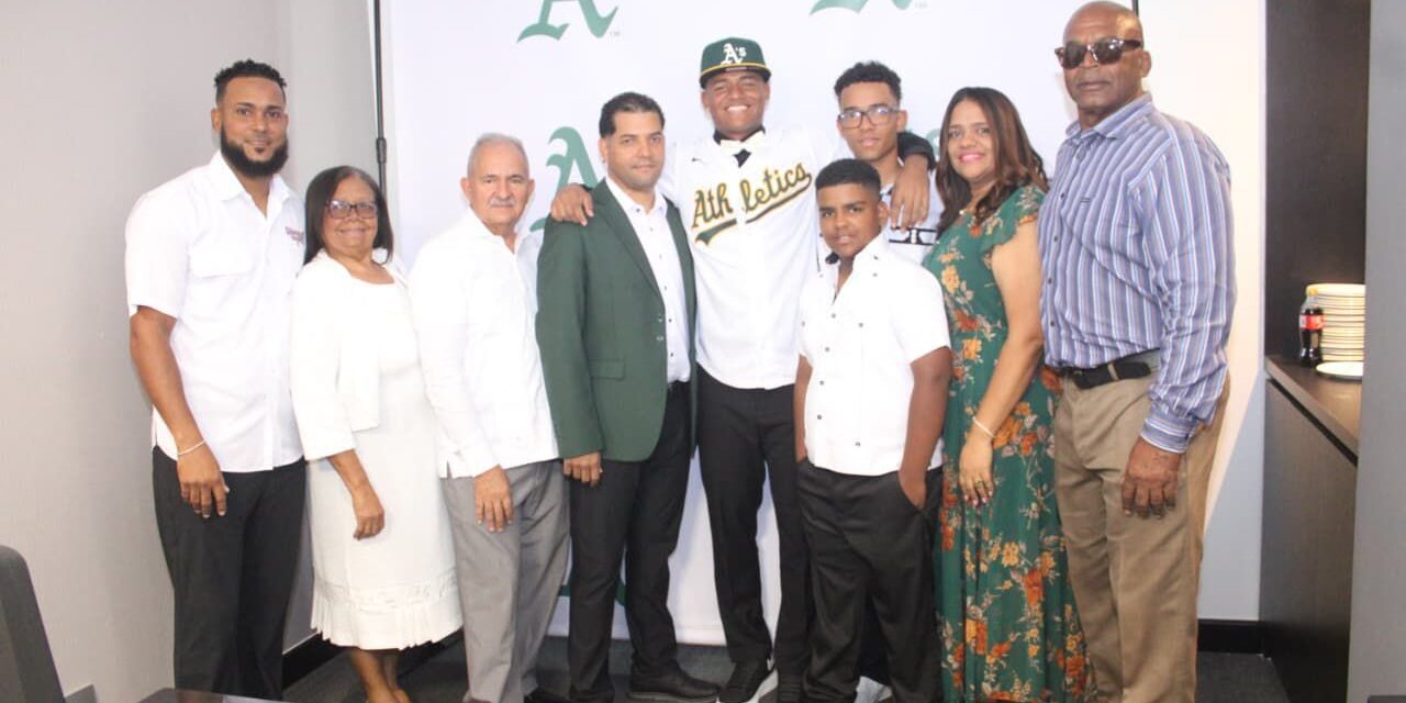 De Pantoja a las Grandes Ligas: Ricky Durán firma su primer convenio profesional