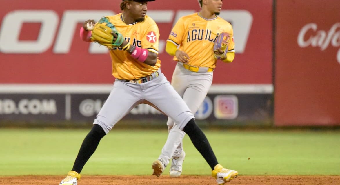 Águilas derrotan a los Toros, empatan en el segundo lado y el partido queda bajo protesta