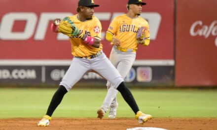 Águilas derrotan a los Toros, empatan en el segundo lado y el partido queda bajo protesta