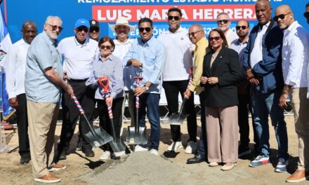 Ministro Kelvin Cruz inicia remodelación de estadio en Baní con inversión de 25 millones
