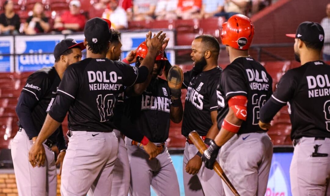 Leones ponen un pie en la final con triunfo sobre Gigantes