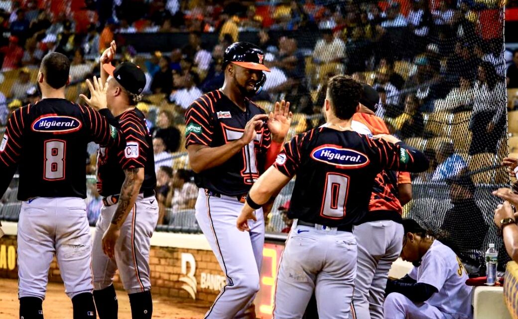Toros ganan su cuarto ocio consecutivo con paliza a las Aguilas 