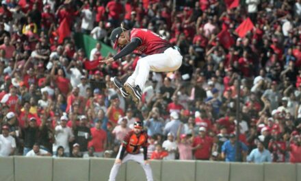 Leones del Escogido conquistan su corona 18 y sellan el bicampeonato | De Extremo Minuto