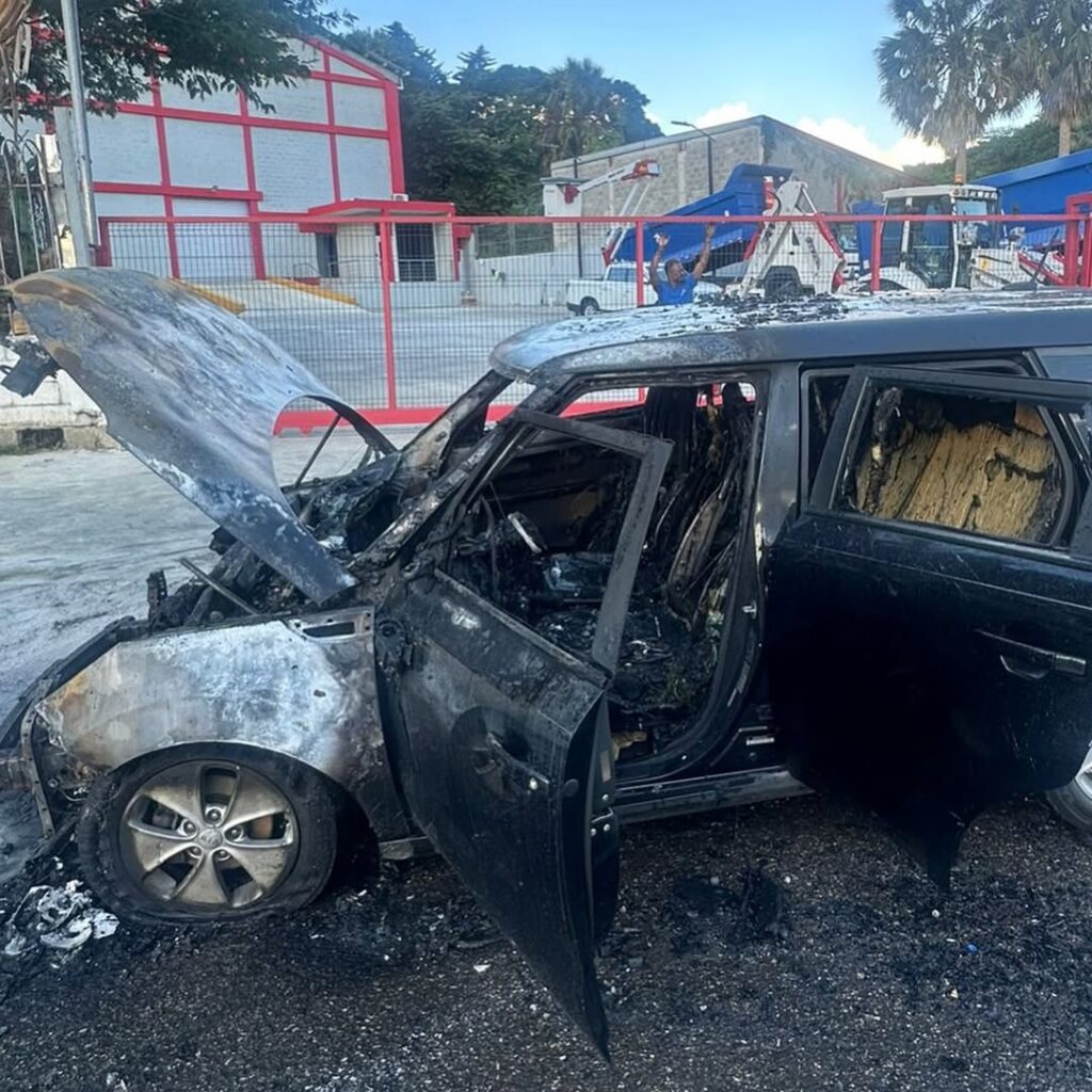 Kiara Romero sale ilesa luego de que su auto se incendiara en la Carretera Duarte - Noticias de hoy en República Dominicana | último minuto