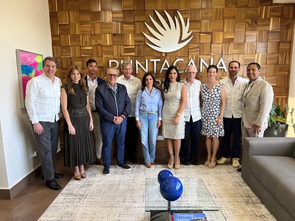 La embajadora de Estados Unidos, Leah F. Campos, recepción el Grupo Puntacana