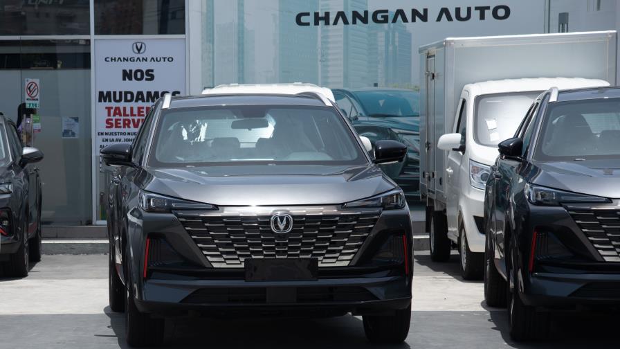 Por cada transporte nuevo traído desde EE.UU., cinco unidades chinas ingresaron a República Dominicana en 2025.
