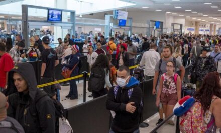 Puerto Rico suspende la mayoría de sus vuelos y restringe el espacio etéreo a las aerolíneas estadounidenses