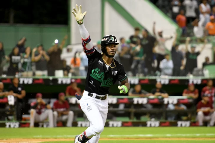 Estrellas firman a Raimel Tapia por dos temporadas | De Postrer Minuto