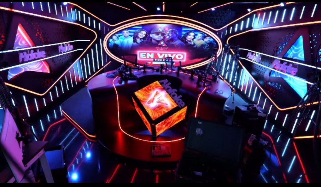 Santiago Matías muestra la nueva cabina de Alofoke Radio Show - Noticias de hoy en República Dominicana | último minuto