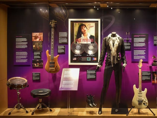 Vídeo | La exposición de Selena reúne objetos íntimos en un momento esencia para su tribu