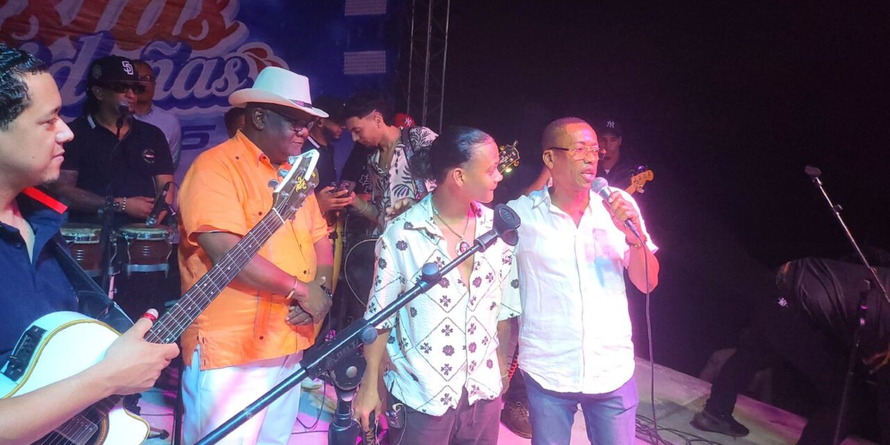 Arroyo Barril celebra fiesta navideña