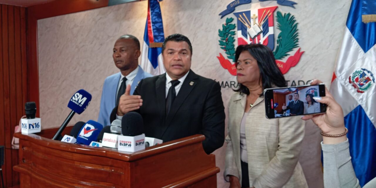 Tobías Crespo presenta plan de ley para normalizar las entidades que regulan el tránsito vehicular en la DIGESTET